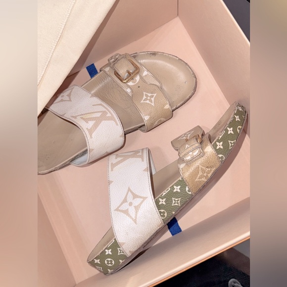 LOUIS VUITTON BOM DIA MULE SLIDES
Size 38 EU 7.5 US USED w/LV BOX &Dust Bag - Picture 8 of 9